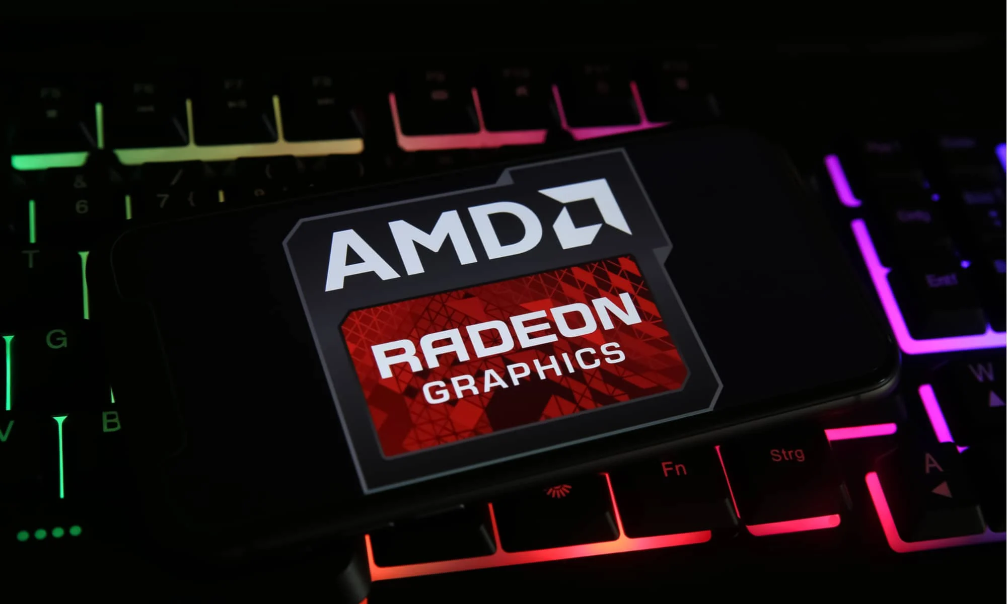 AMD Radeon RX 7900M เปิดตัวแล้ว: คู่แข่งของ Nvidia RTX 4080 บนมือถือ