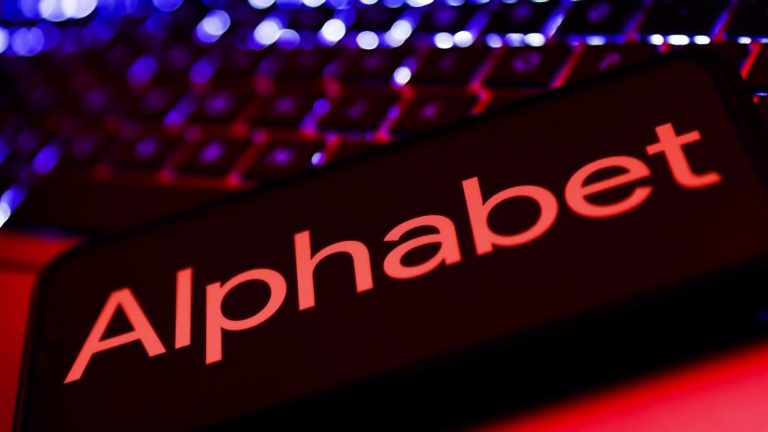 Alphabet เตรียมรับมือภาวะเศรษฐกิจถดถอย ประกาศปลดพนักงาน