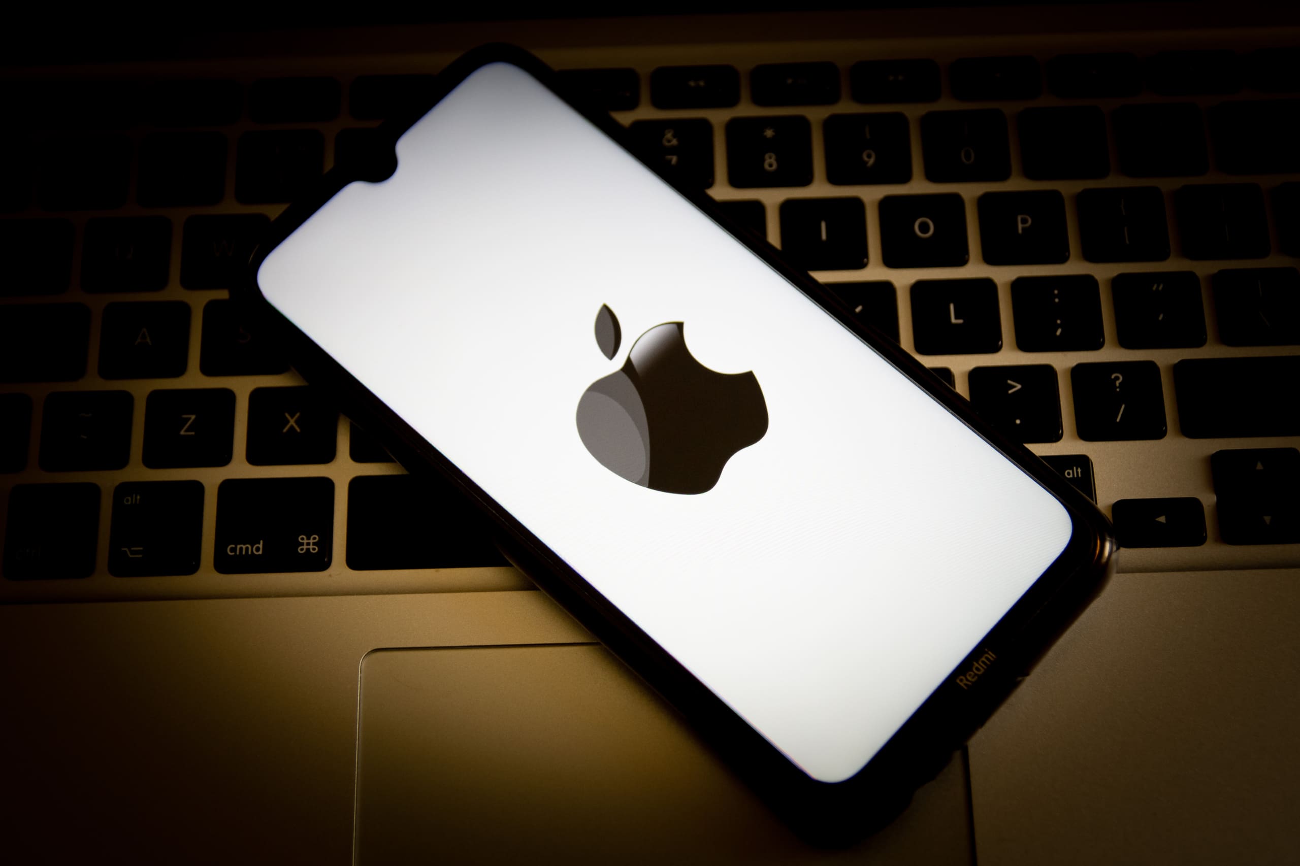 สปายแวร์ราคาแพงโจมตี iPhone Apple เตือนผู้ใช้ทั่วโลก