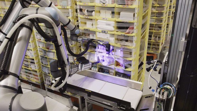 Vulcan หุ่นยนต์ AI สายสัมผัสจาก Amazon พร้อมแพ็คของแทนมนุษย์แล้วหรือยัง?